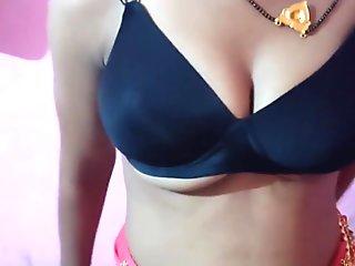 Sri Lankan milf on hot close up fuck video