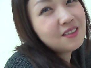 Asian hottie urinating in box